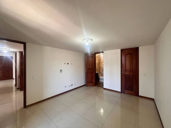 Apartamento de 3 alcobas en arriendo en Los Colores, Medellín, 94 m² · foto 14 de 19