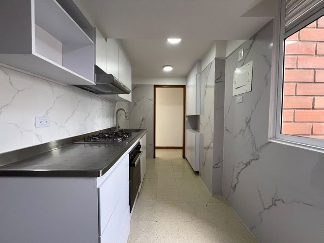 Apartamento de 3 alcobas en arriendo en El Tesoro, Medellín, 84 m² · foto 3 de 14