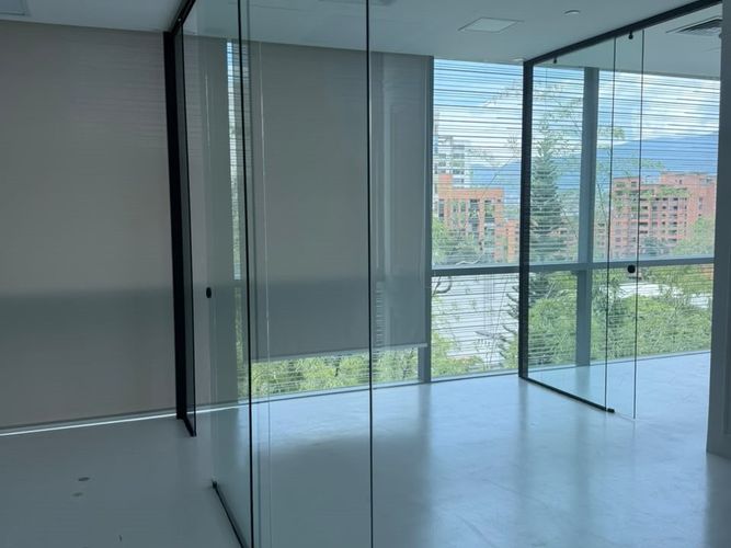 Oficina en venta en El Poblado, Medellín, 70 m² · foto 3 de 6