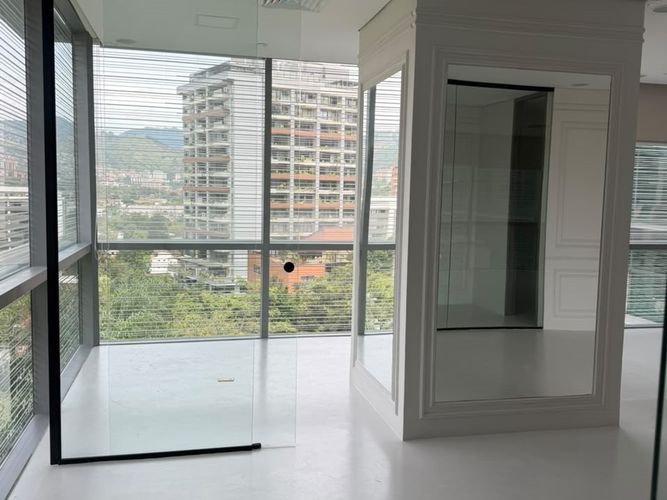 Oficina en venta en El Poblado, Medellín, 70 m² · foto 4 de 6