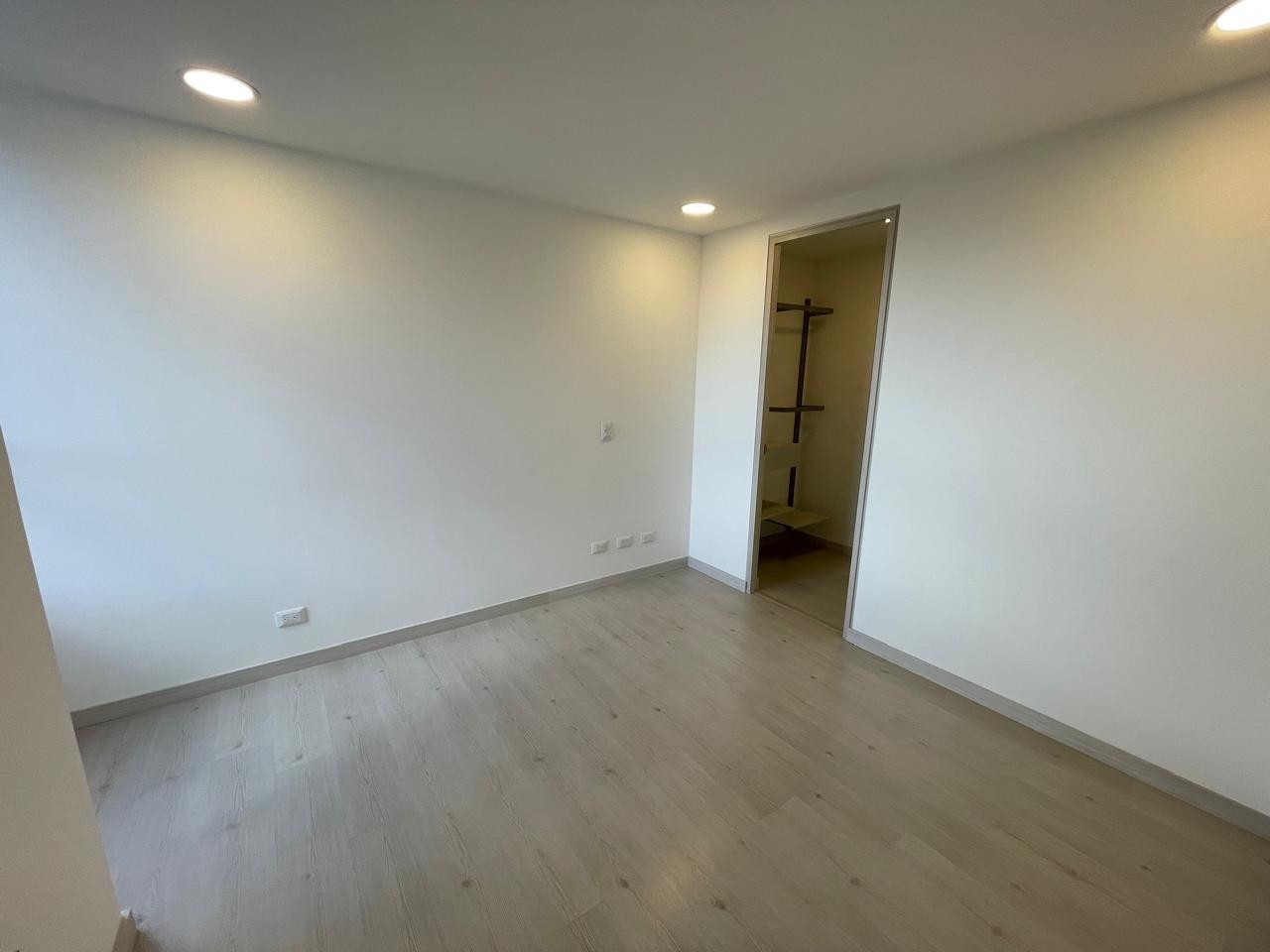 Apartamento en arriendo en Castropol, Medellín · foto 14 de 24