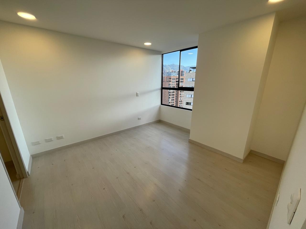 Apartamento en arriendo en Castropol, Medellín · foto 13 de 24
