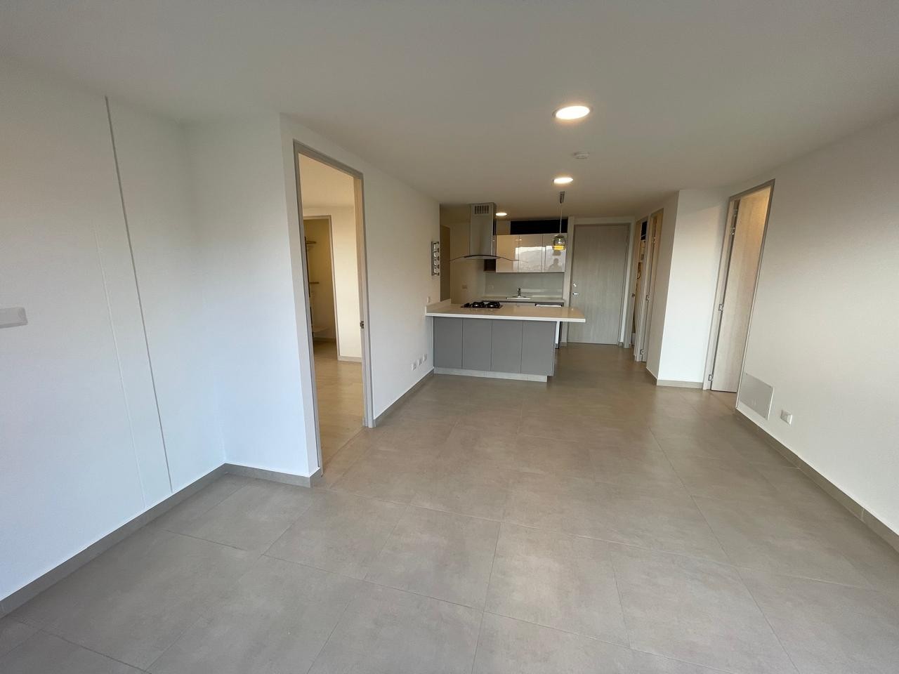 Apartamento en arriendo en Castropol, Medellín · foto 8 de 24