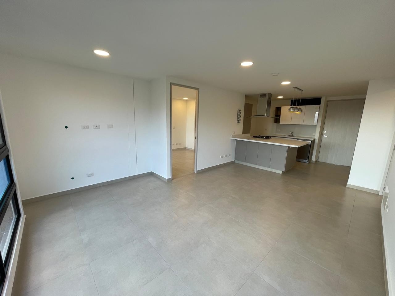 Apartamento en arriendo en Castropol, Medellín · foto 7 de 24