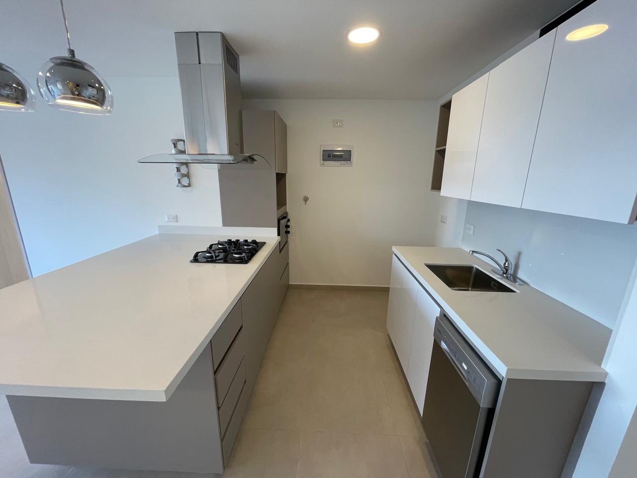 Apartamento en arriendo en Castropol, Medellín · foto 11 de 24