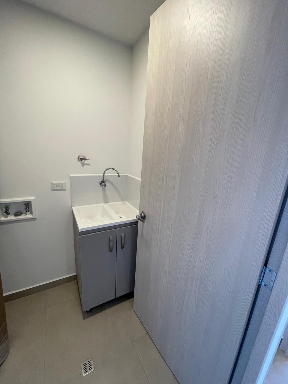 Apartamento en arriendo en Castropol, Medellín · foto 3 de 24