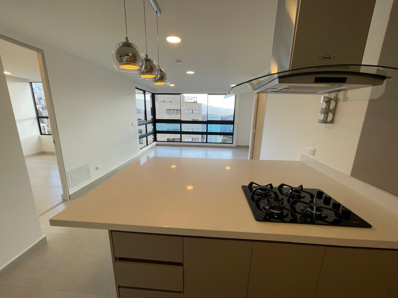 Apartamento en arriendo en Castropol, Medellín · foto 4 de 24