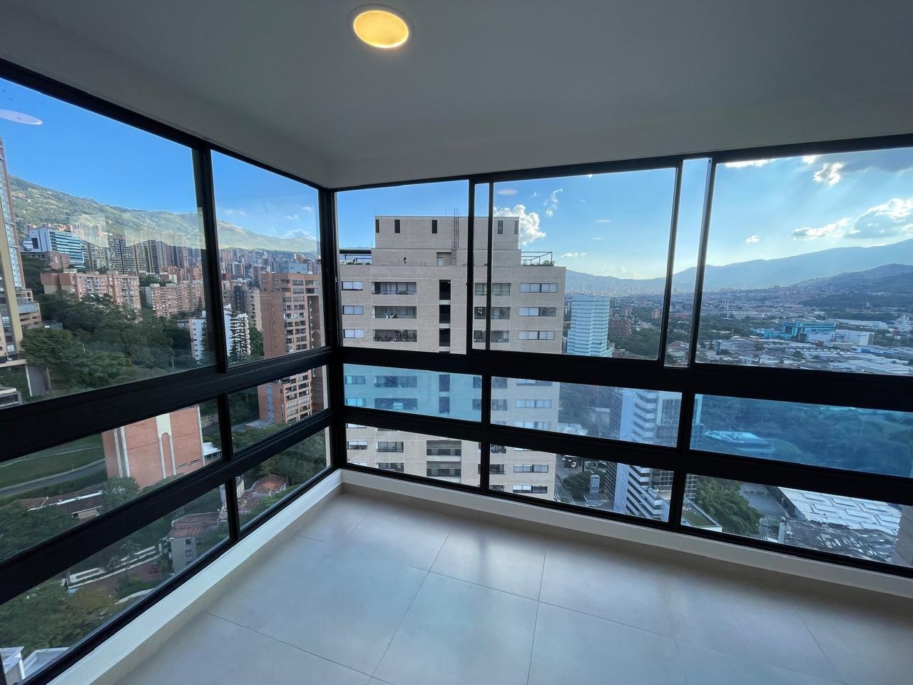 Apartamento en arriendo en Castropol, Medellín · foto 23 de 24