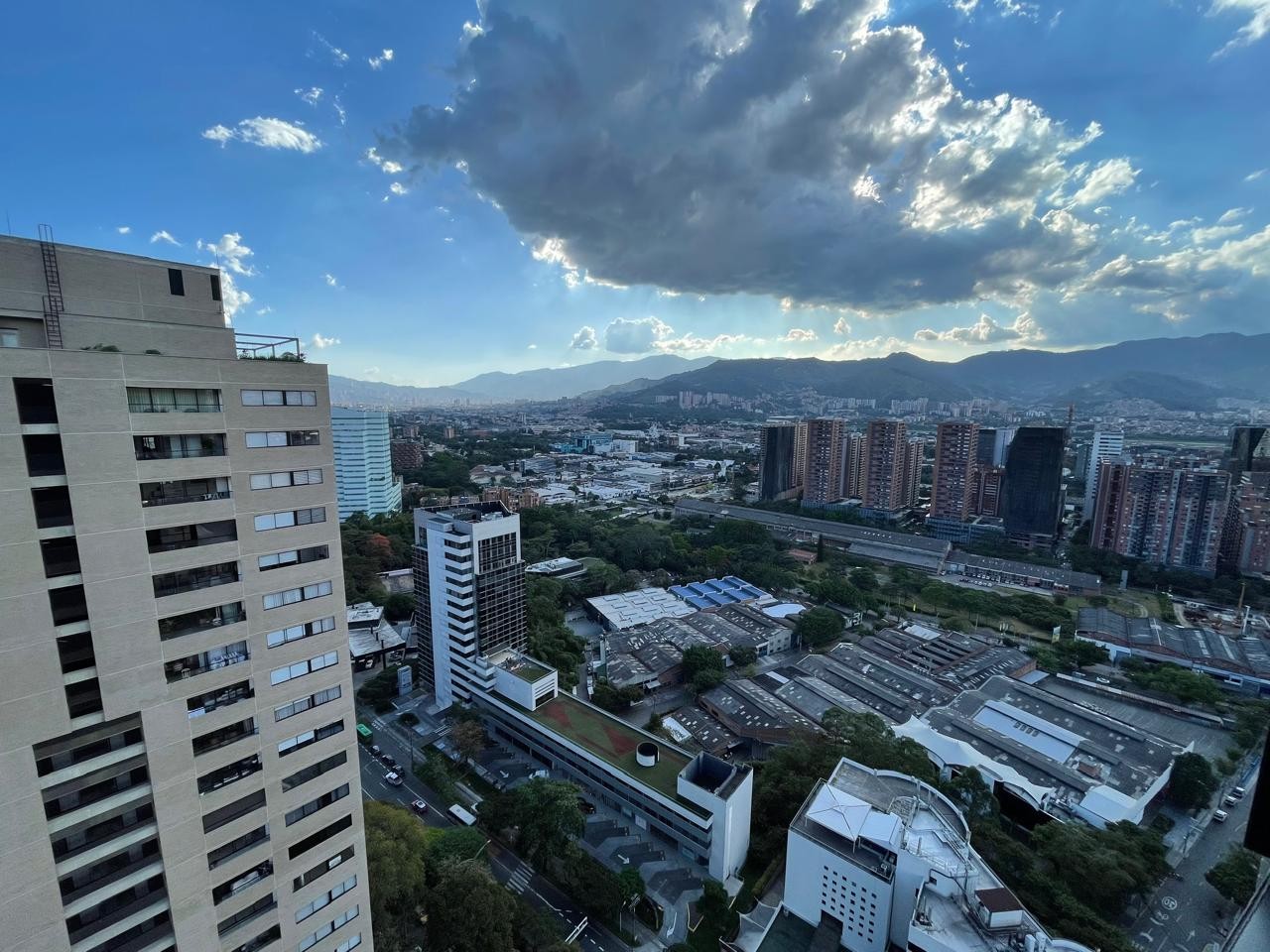 Apartamento en arriendo en Castropol, Medellín · foto 9 de 24