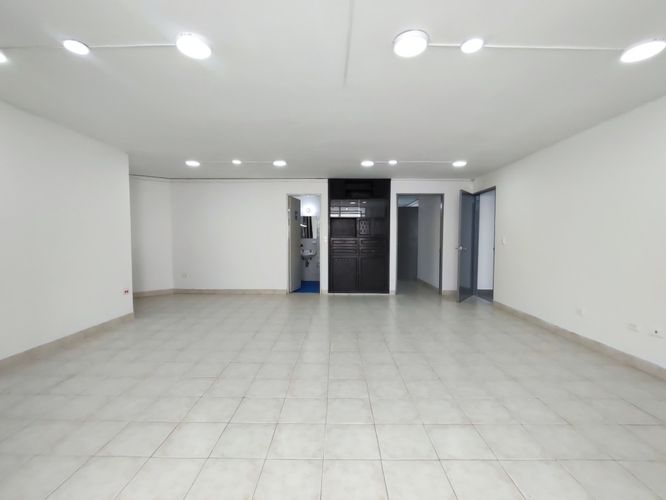 Oficina en arriendo en Caobos, Cúcuta, 121 m² · foto 2 de 10