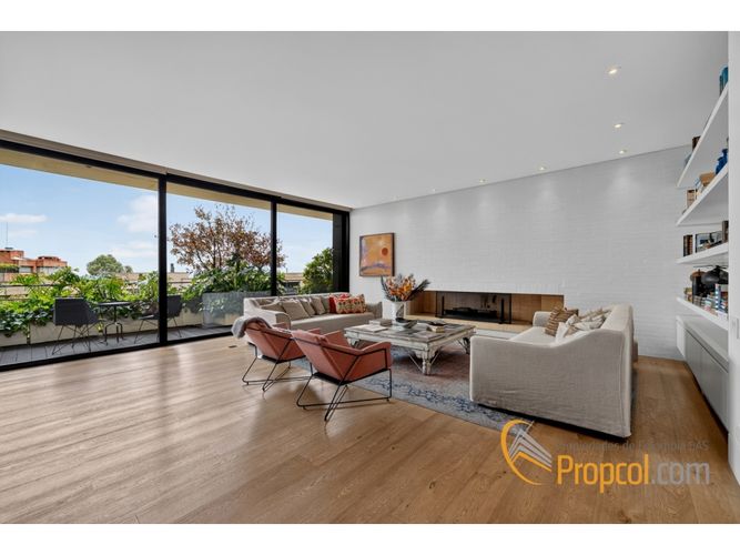 Apartamento de 3 alcobas en venta en Los Rosales, Bogotá, 355 m² · foto 2 de 24