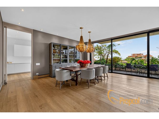 Apartamento de 3 alcobas en venta en Los Rosales, Bogotá, 355 m² · foto 3 de 24