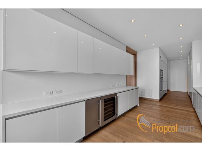Apartamento de 3 alcobas en venta en Los Rosales, Bogotá, 355 m² · foto 9 de 24