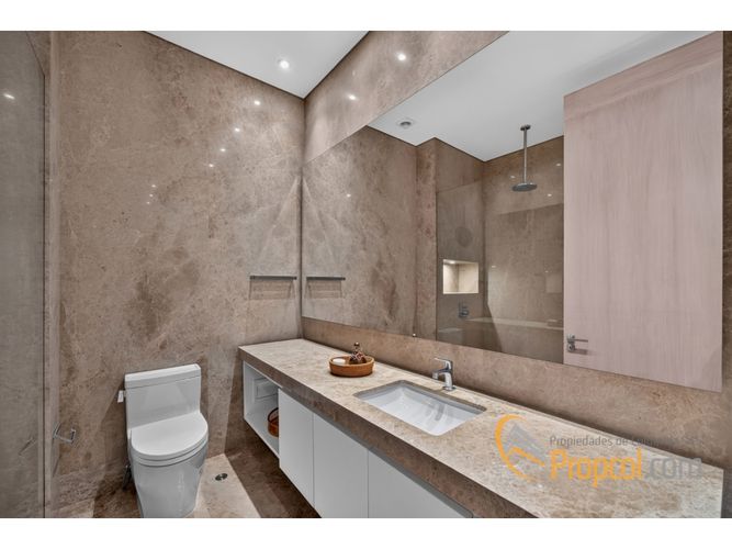 Apartamento de 3 alcobas en venta en Los Rosales, Bogotá, 355 m² · foto 22 de 24