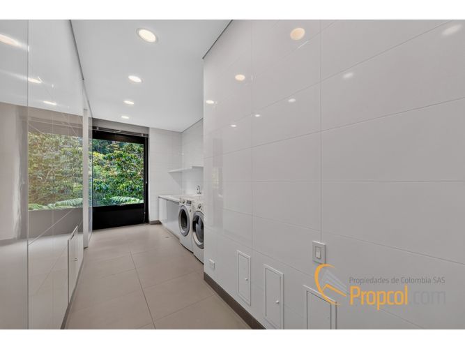 Apartamento de 3 alcobas en venta en Los Rosales, Bogotá, 355 m² · foto 23 de 24