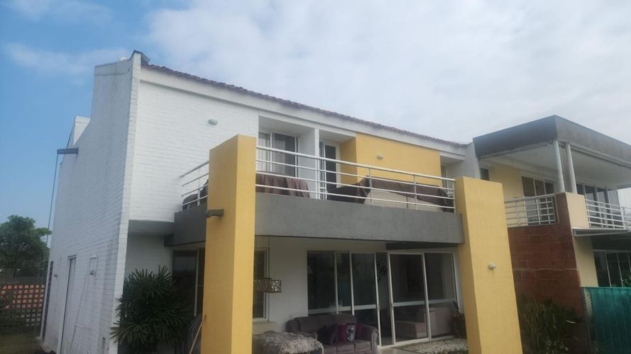 Casa de 3 alcobas en venta en El Castillo, Jamundí, 400 m² · foto 2 de 24