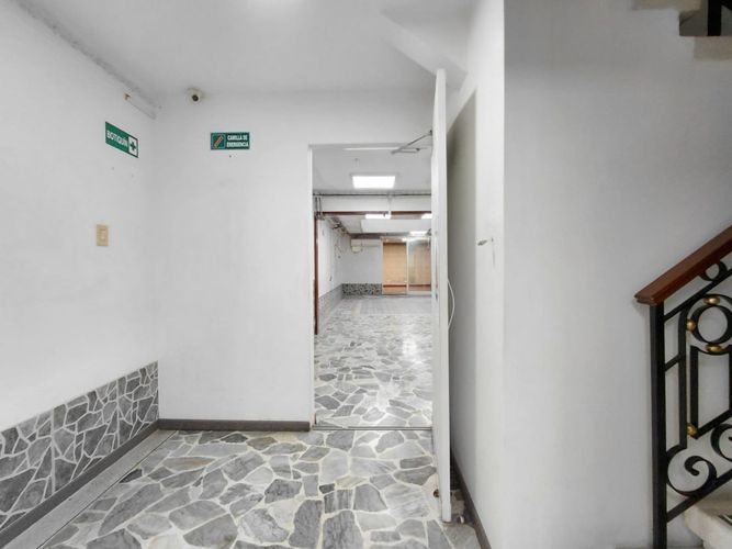 Casa de 4 alcobas en venta en San Vicente, Cali, 301 m² · foto 4 de 24