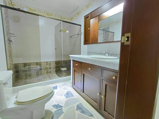 Casa de 4 alcobas en venta en San Vicente, Cali, 301 m² · foto 23 de 24