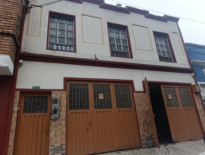 Casa de 7 alcobas en venta en San Fernando, Bogotá, 160 m² · foto 2 de 24