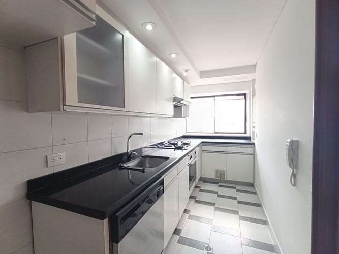 Apartamento de 2 alcobas en arriendo en Chicó Navarra, Bogotá, 80 m² · foto 3 de 24