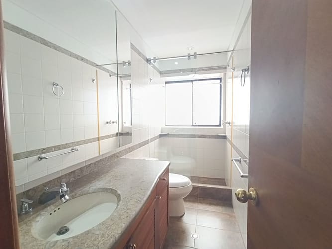 Apartamento de 2 alcobas en arriendo en Chicó Navarra, Bogotá, 80 m² · foto 5 de 24
