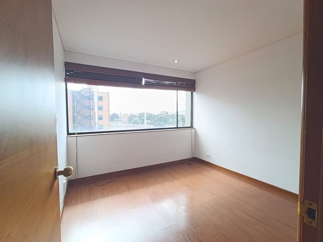 Apartamento de 2 alcobas en arriendo en Chicó Navarra, Bogotá, 80 m² · foto 6 de 24