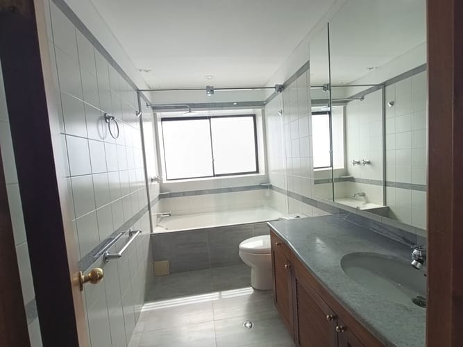 Apartamento de 2 alcobas en arriendo en Chicó Navarra, Bogotá, 80 m² · foto 8 de 24