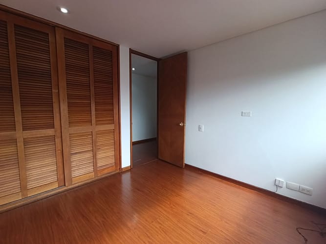 Apartamento de 2 alcobas en arriendo en Chicó Navarra, Bogotá, 80 m² · foto 9 de 24