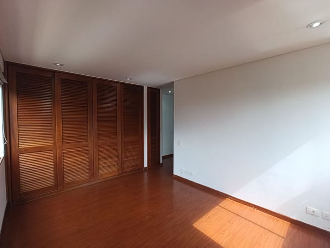 Apartamento de 2 alcobas en arriendo en Chicó Navarra, Bogotá, 80 m² · foto 14 de 24