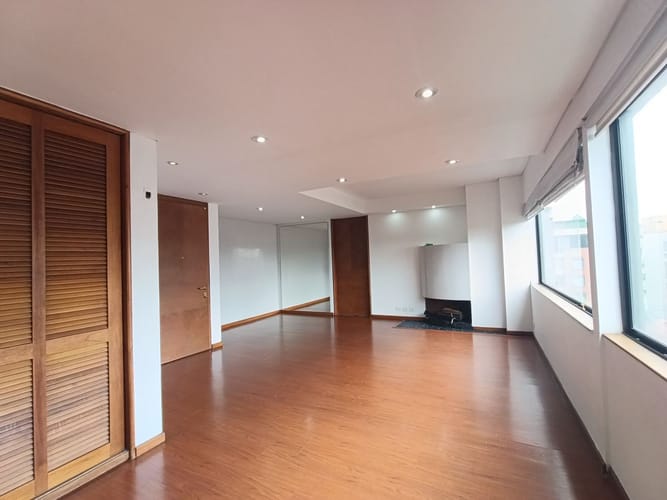 Apartamento de 2 alcobas en arriendo en Chicó Navarra, Bogotá, 80 m² · foto 17 de 24