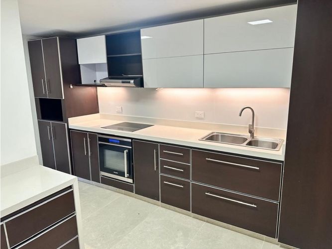 Apartamento de 3 alcobas en venta en Santa Barbara, Bogotá, 200 m² · foto 5 de 24