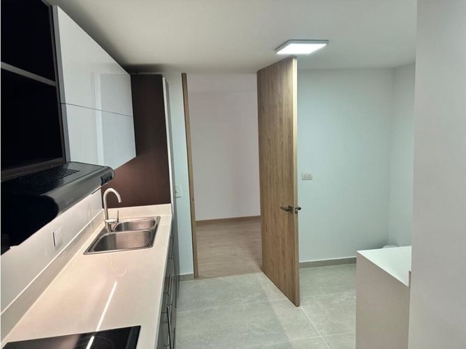 Apartamento de 3 alcobas en venta en Santa Barbara, Bogotá, 200 m² · foto 6 de 24