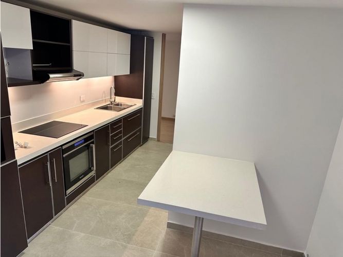 Apartamento de 3 alcobas en venta en Santa Barbara, Bogotá, 200 m² · foto 7 de 24