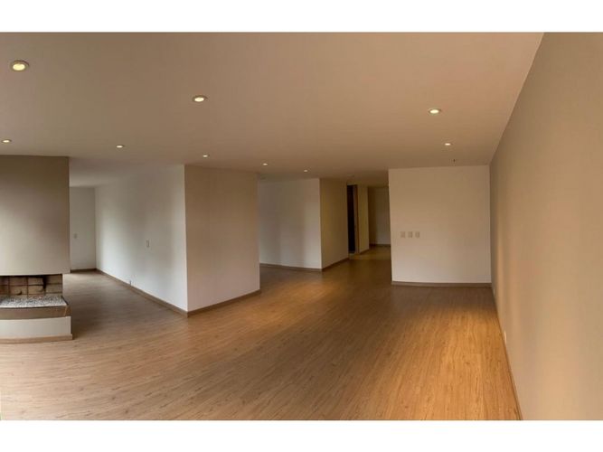 Apartamento de 3 alcobas en venta en Santa Barbara, Bogotá, 200 m² · foto 10 de 24