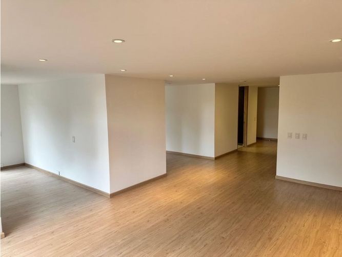 Apartamento de 3 alcobas en venta en Santa Barbara, Bogotá, 200 m² · foto 11 de 24