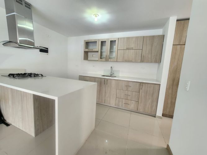 Apartamento de 3 alcobas en venta en Bello, 88 m² · foto 2 de 11
