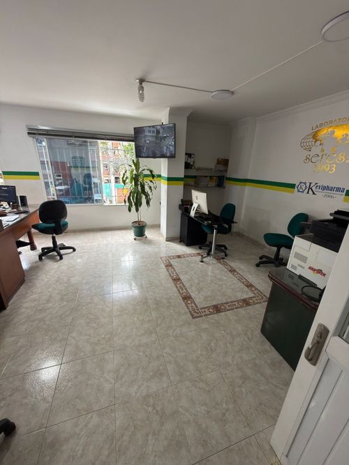Edificio en venta en Colseguros, Cali, 240 m² · foto 18 de 23