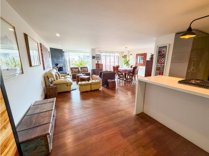 Apartamento de 2 alcobas en venta en Los Rosales, Bogotá, 158 m² · foto 2 de 24