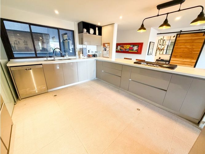 Apartamento de 2 alcobas en venta en Los Rosales, Bogotá, 158 m² · foto 10 de 24
