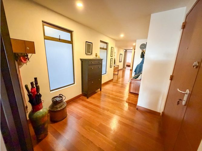 Apartamento de 2 alcobas en venta en Los Rosales, Bogotá, 158 m² · foto 11 de 24
