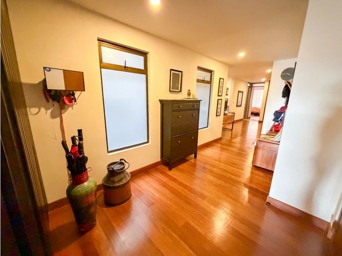 Apartamento de 2 alcobas en venta en Los Rosales, Bogotá, 158 m² · foto 12 de 24