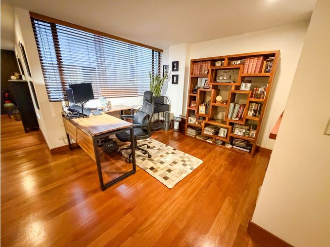 Apartamento de 2 alcobas en venta en Los Rosales, Bogotá, 158 m² · foto 13 de 24