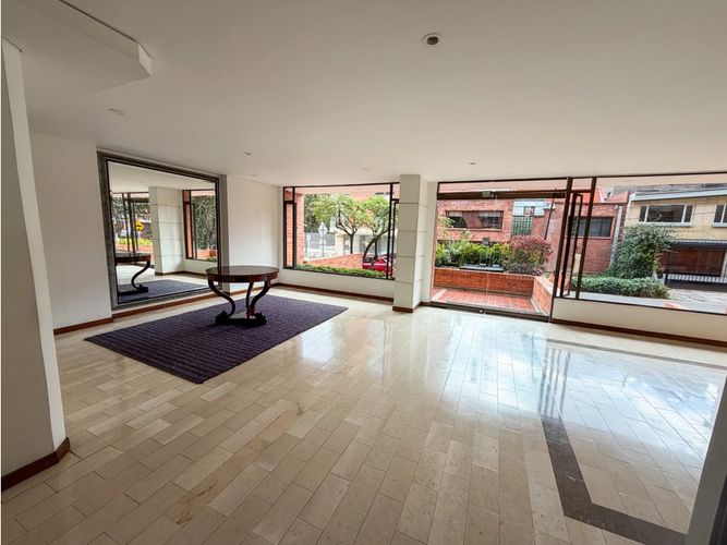 Apartamento de 2 alcobas en venta en Los Rosales, Bogotá, 158 m² · foto 19 de 24