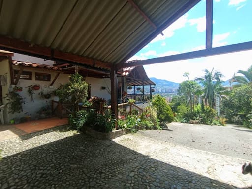 Casa en arriendo en Las Lomitas, Sabaneta, 380 m² · foto 2 de 24
