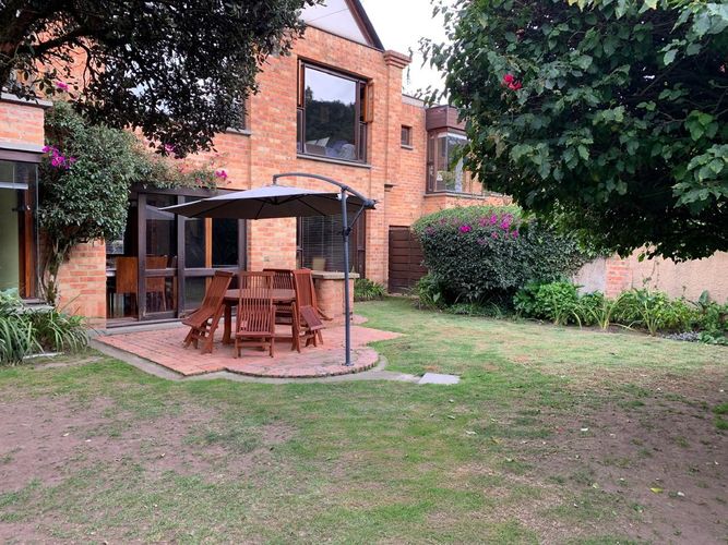 Casa de 4 alcobas en venta en San Jose De Bavaria, Bogotá, 263 m² · foto 2 de 24
