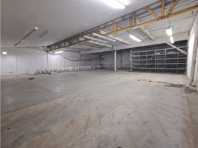 Bodega en venta en La Pradera, Dosquebradas, 750 m² · foto 2 de 7