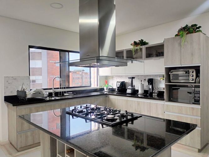 Apartamento de 3 alcobas en venta en El Poblado, Medellín, 207 m² · foto 12 de 20