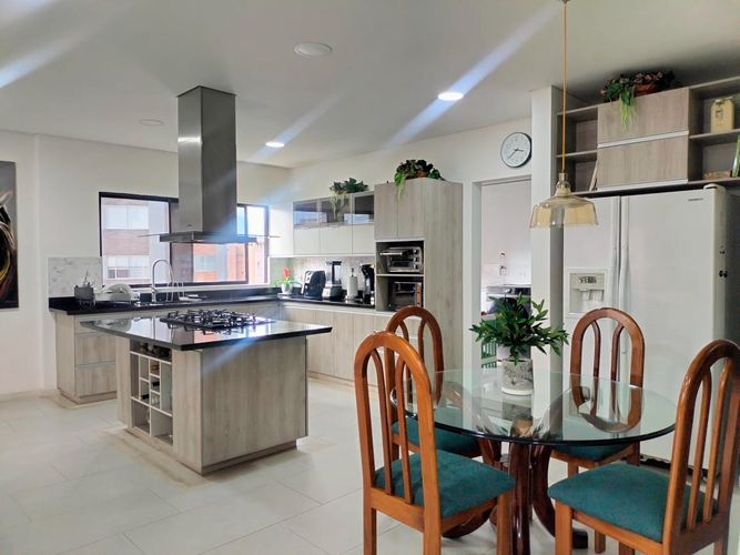 Apartamento de 3 alcobas en venta en El Poblado, Medellín, 207 m² · foto 5 de 20