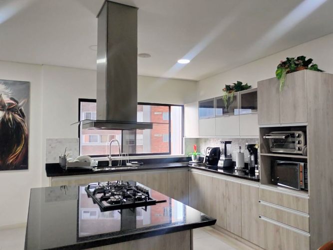 Apartamento de 3 alcobas en venta en El Poblado, Medellín, 207 m² · foto 4 de 20