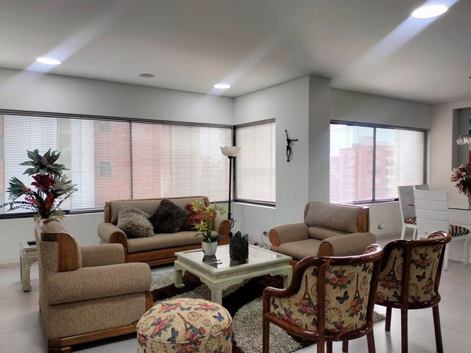 Apartamento de 3 alcobas en venta en El Poblado, Medellín, 207 m² · foto 2 de 20